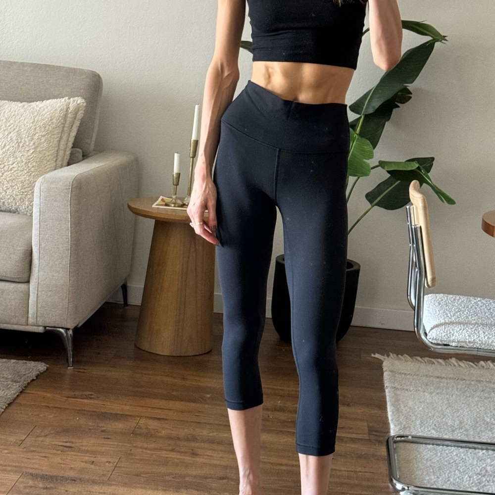 Black LuluLemon capri leggings (size:6)
